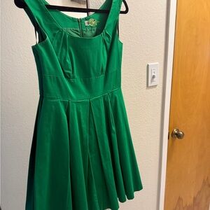 Calvin Klein Elegant Green Sleeveless Dress